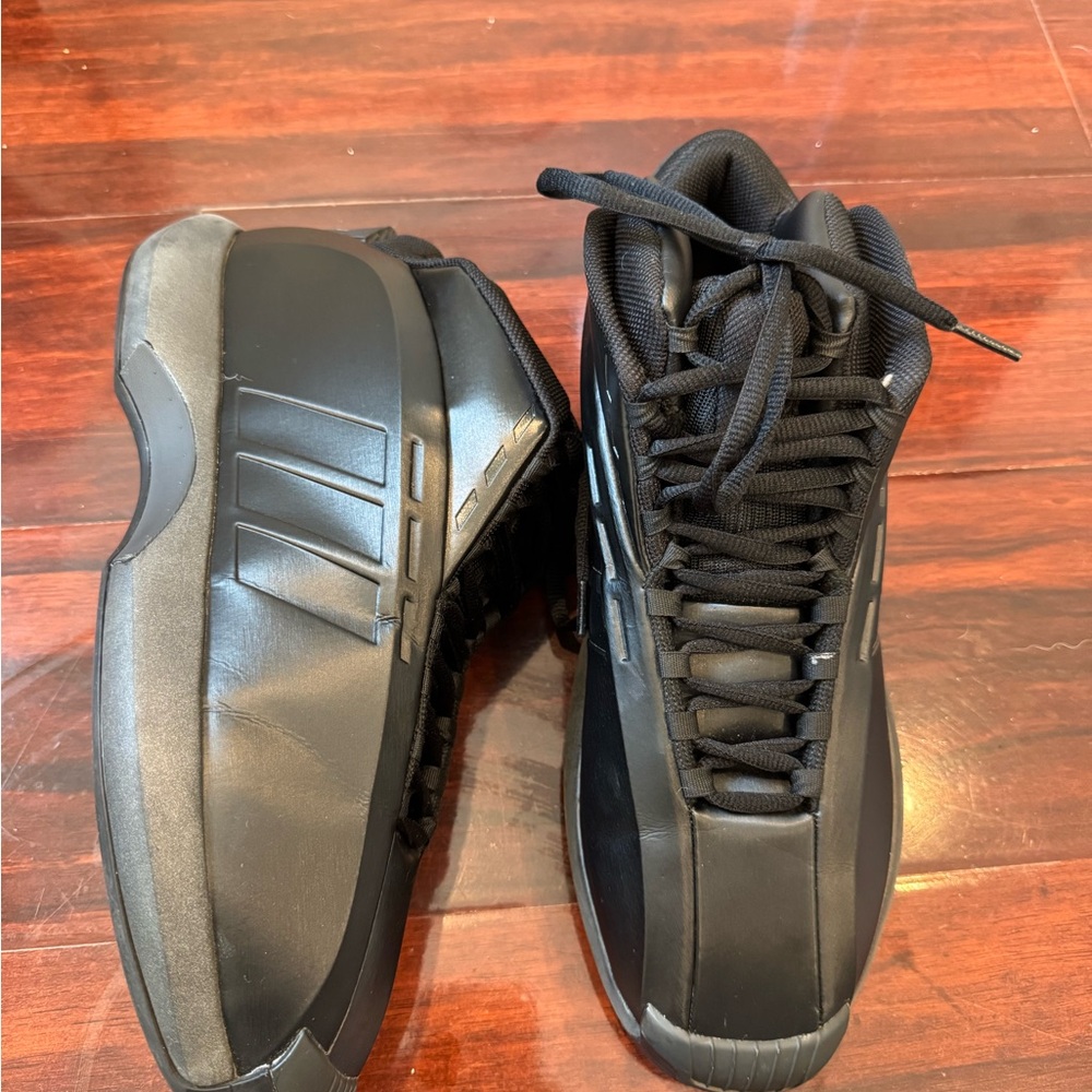 Black High-Top Athletic Shoes with Sleek Design